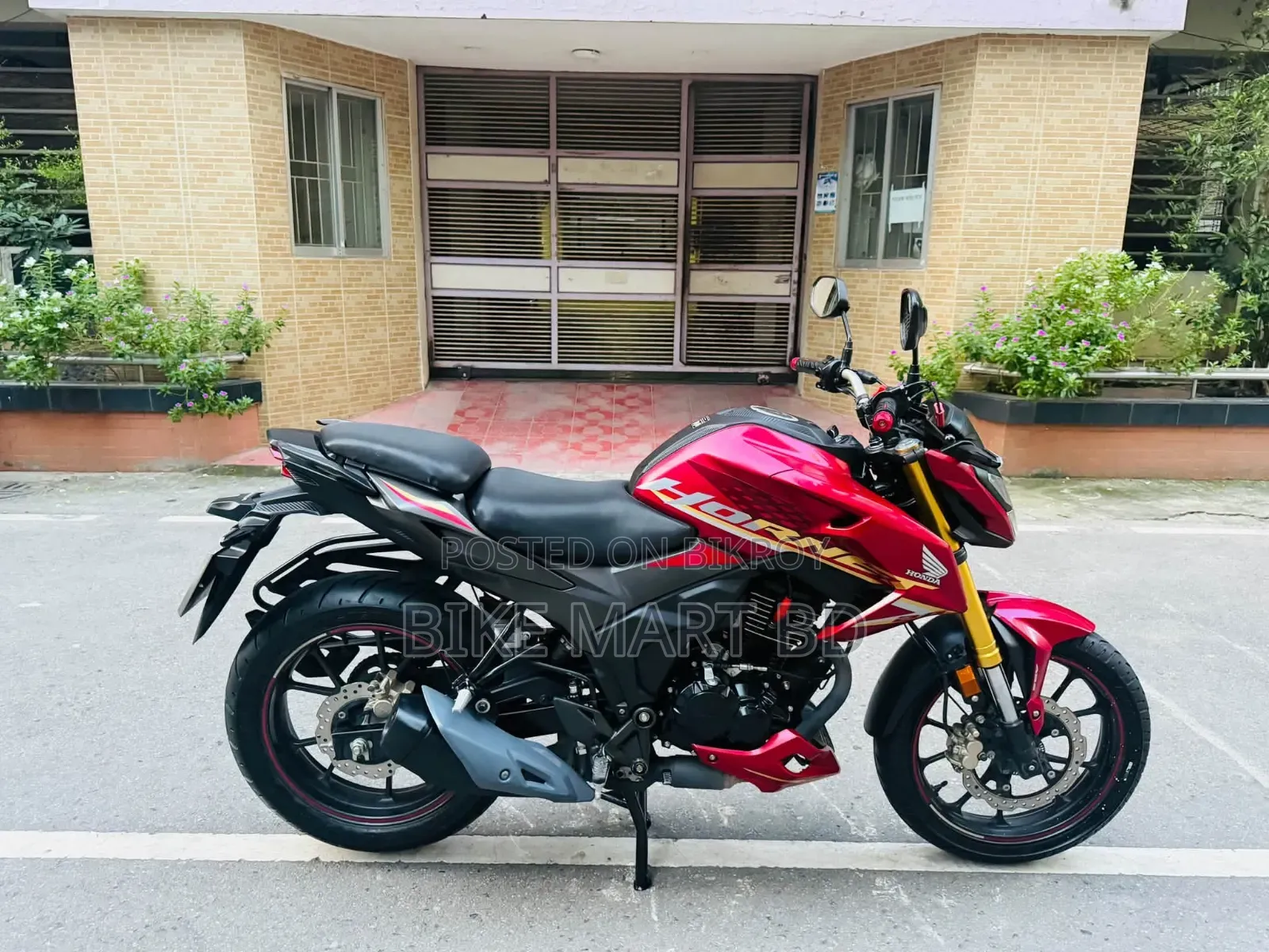 Honda Hornet 2.0 2025 Red
