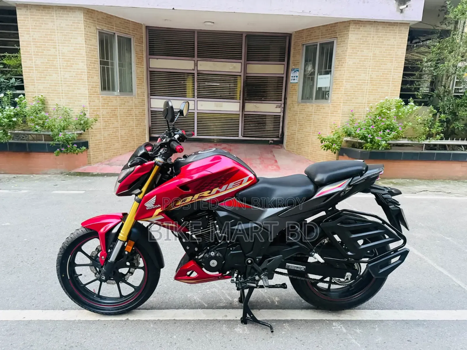 Honda Hornet 2.0 2025 Red