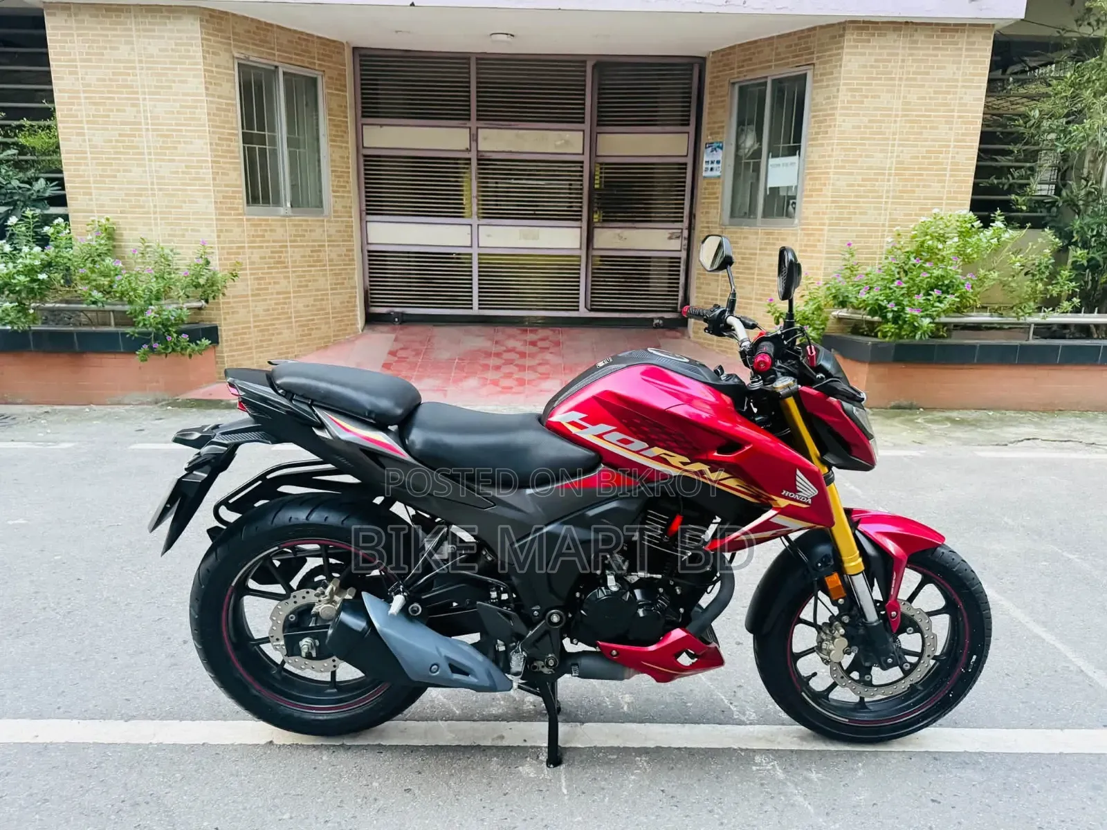 Honda Hornet 2.0 2025 Red