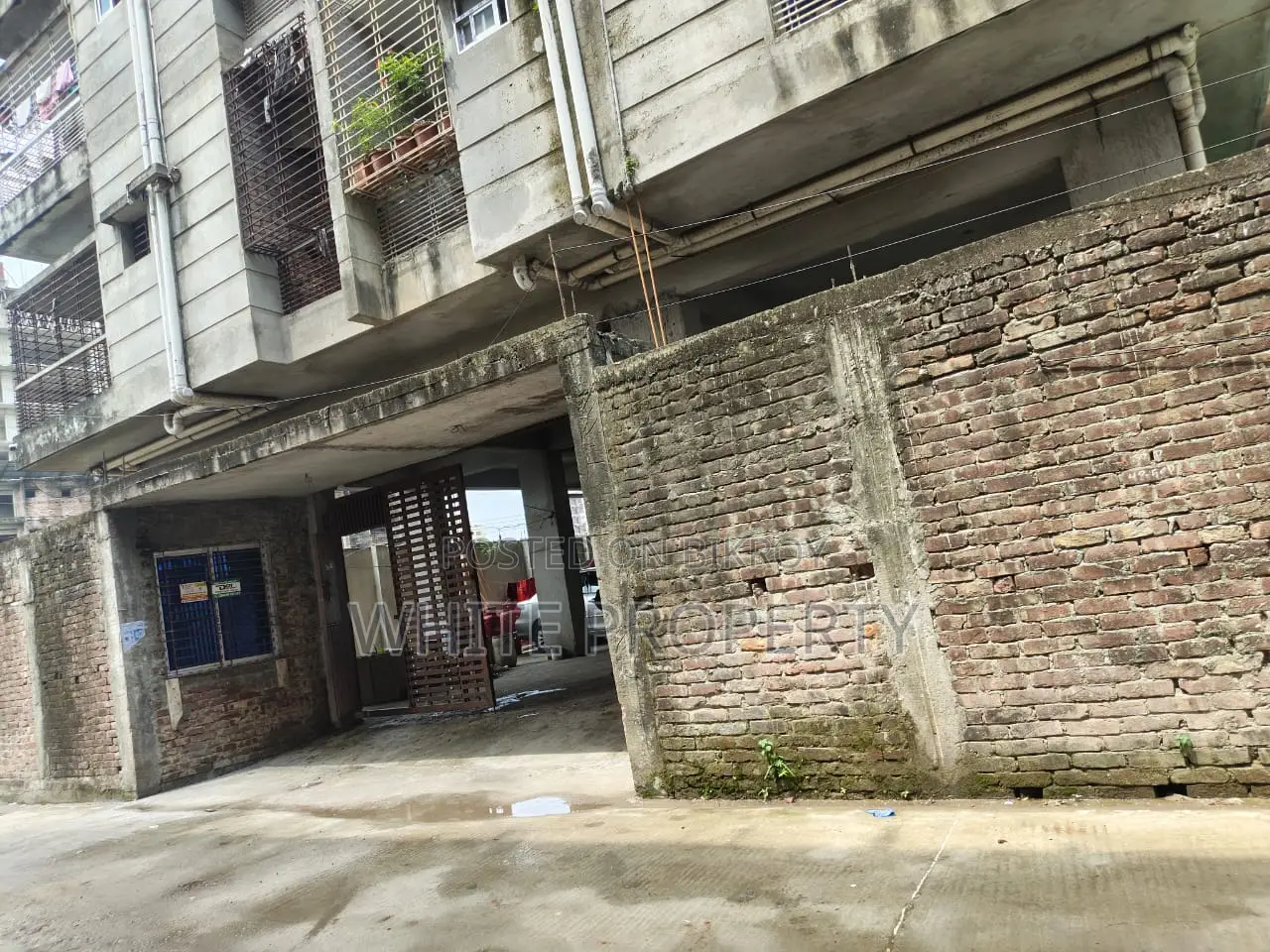 3 Bedroom Apartment in White Property, Vashantek for Sale