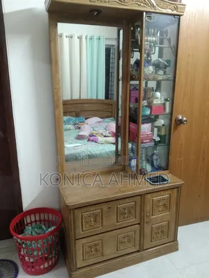 ড্রেসিং টেবিল (কাঠ)