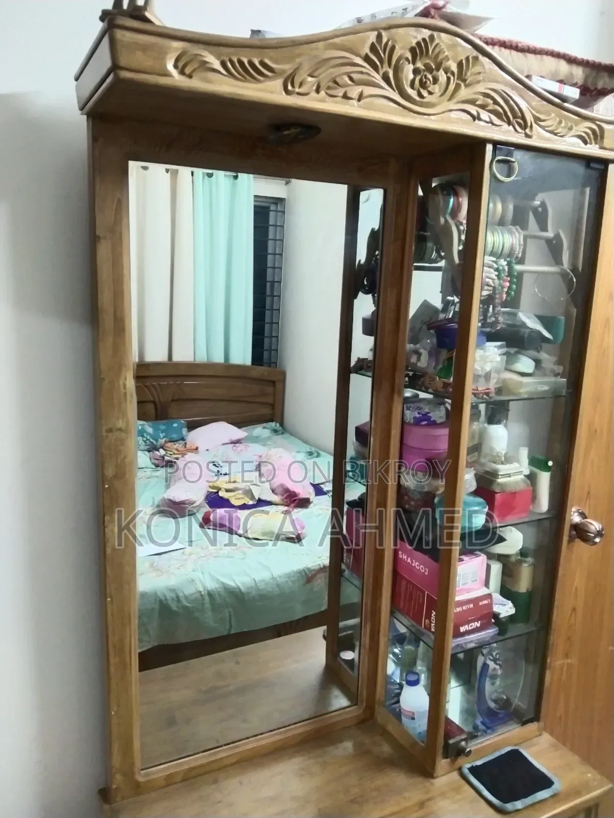 ড্রেসিং টেবিল (কাঠ)