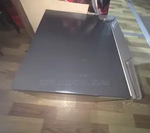 একদম ফ্রেশ কন্ডিশন এর ফ্রীজ