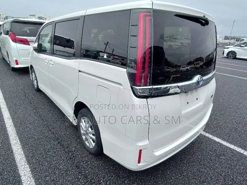 Toyota Noah 1.8 FWD Hybrid (7 seater) 2021 Pearl