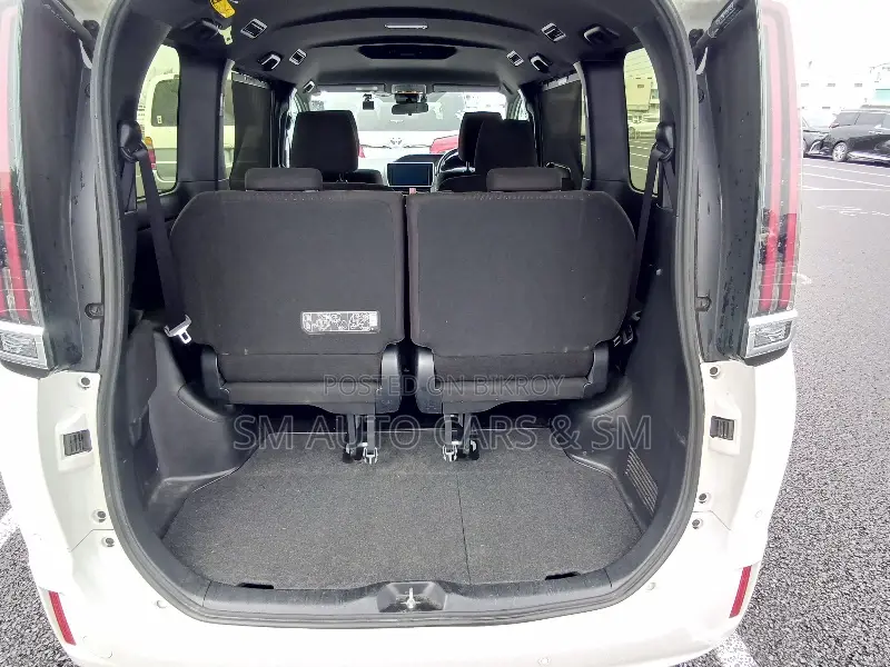 Toyota Noah 1.8 FWD Hybrid (7 seater) 2021 Pearl