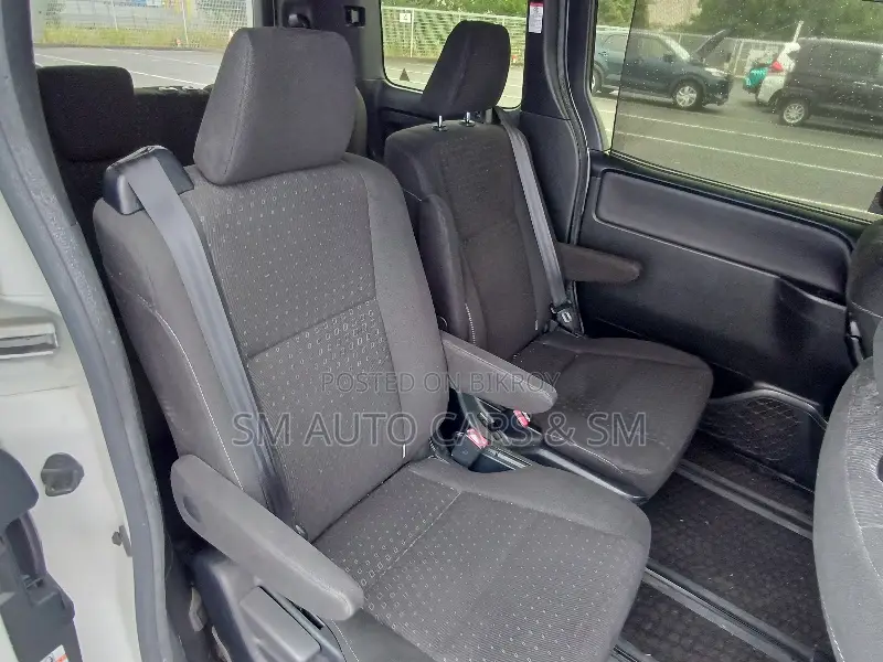 Toyota Noah 1.8 FWD Hybrid (7 seater) 2021 Pearl