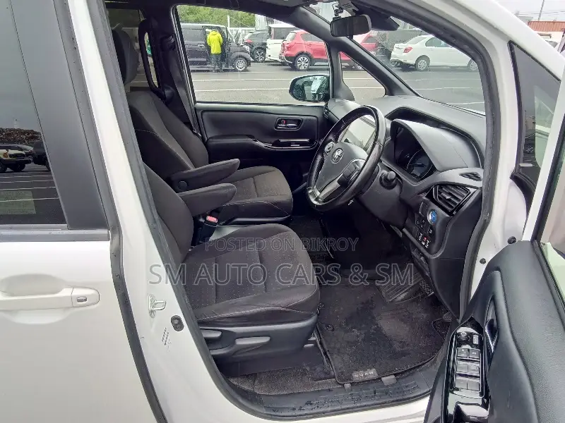 Toyota Noah 1.8 FWD Hybrid (7 seater) 2021 Pearl