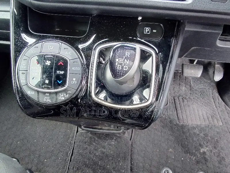 Toyota Noah 1.8 FWD Hybrid (7 seater) 2021 Pearl