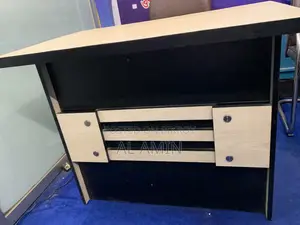 অফিসে ব্যবহৃত টেবিল