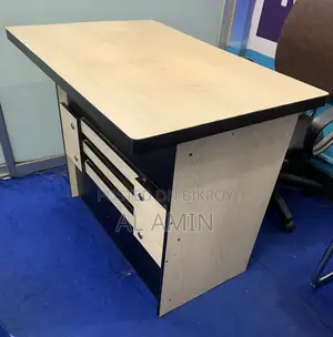 অফিসে ব্যবহৃত টেবিল