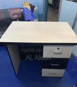 অফিসে ব্যবহৃত টেবিল