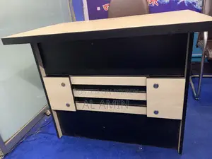 অফিসে ব্যবহৃত টেবিল