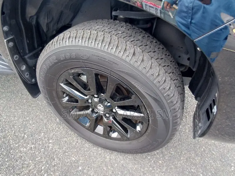Toyota Land Cruiser Prado 2022 Black
