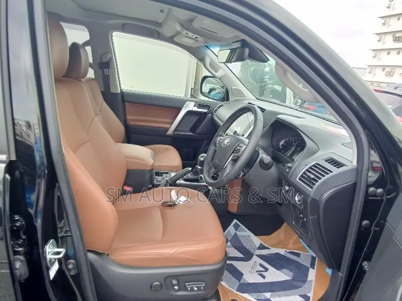 Toyota Land Cruiser Prado 2022 Black