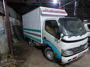 টয়োটা ডাইনা ডেলিভারি ভ্যান