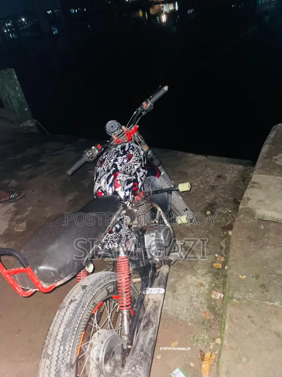 নতুন টিভিএস মেট্রো ২০১৭ কালো