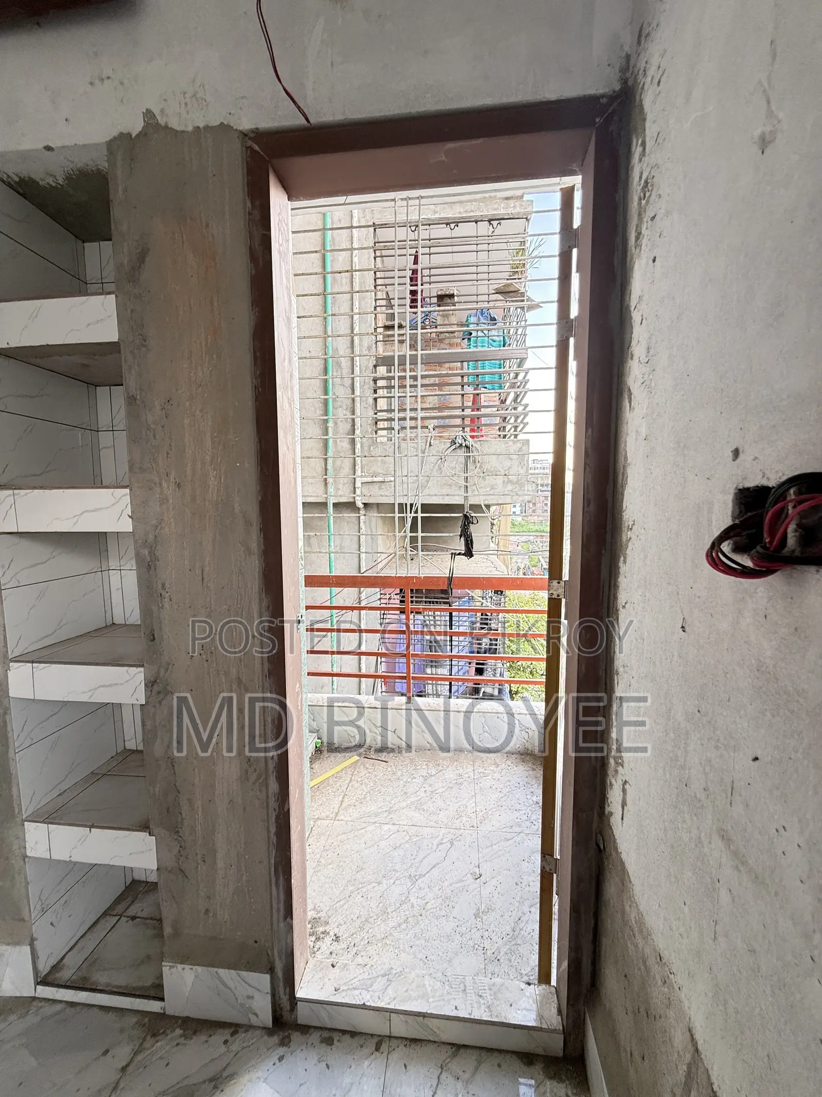 ডেমরায় বিক্রির জন্য আসবাবপত্রসহ ৩-বেডরুমের অ্যাপার্টমেন্ট