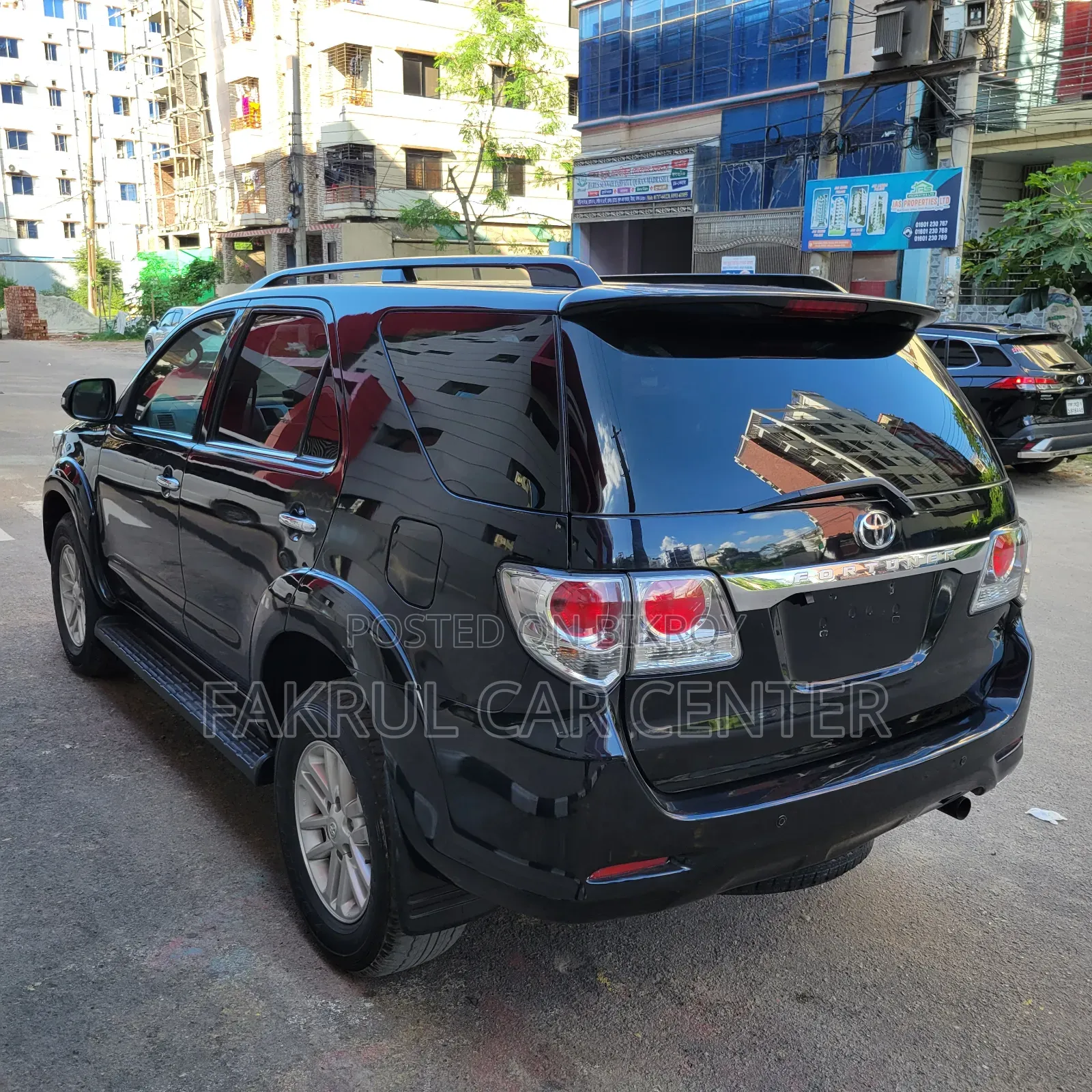 টয়োটা ফরচুনার ২০১২ সাদা