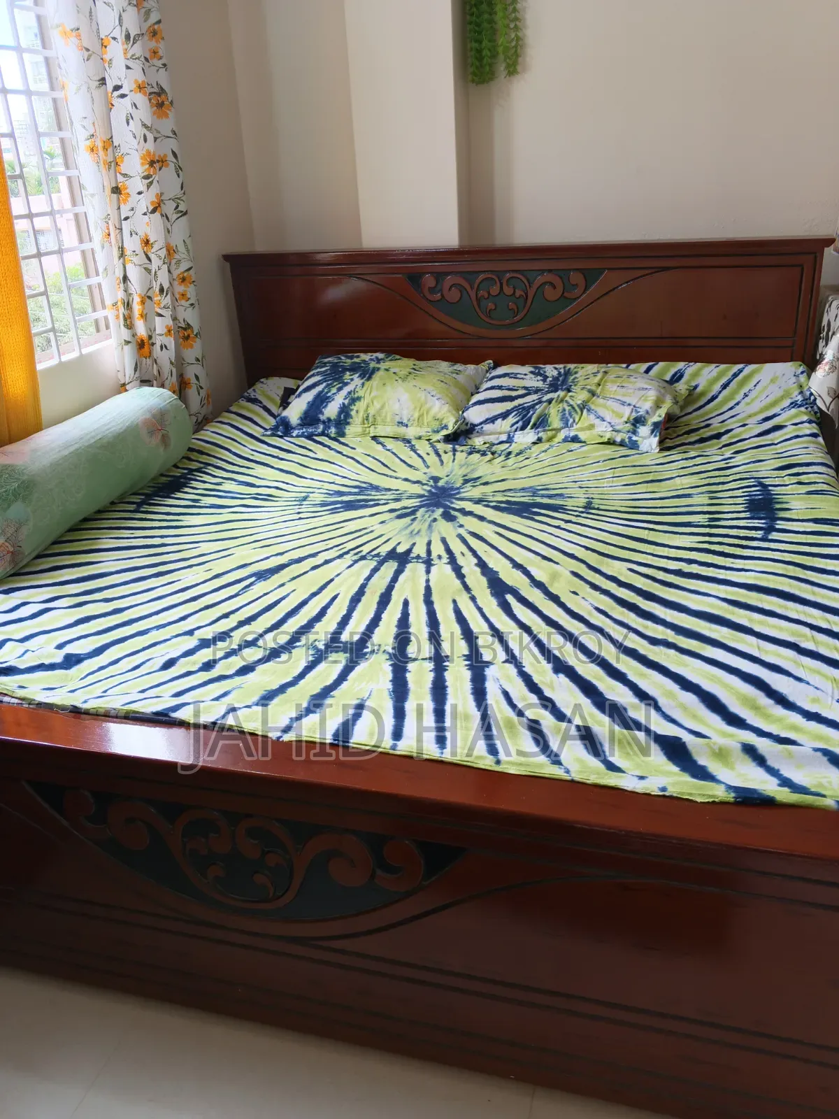 Double Bed (6×7 Foot) Lacquered Wood