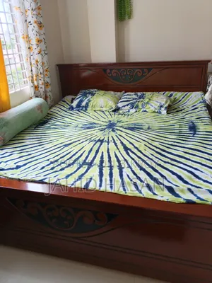 Double Bed (6×7 Foot) Lacquered Wood