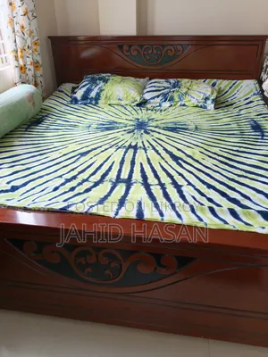 Double Bed (6×7 Foot) Lacquered Wood