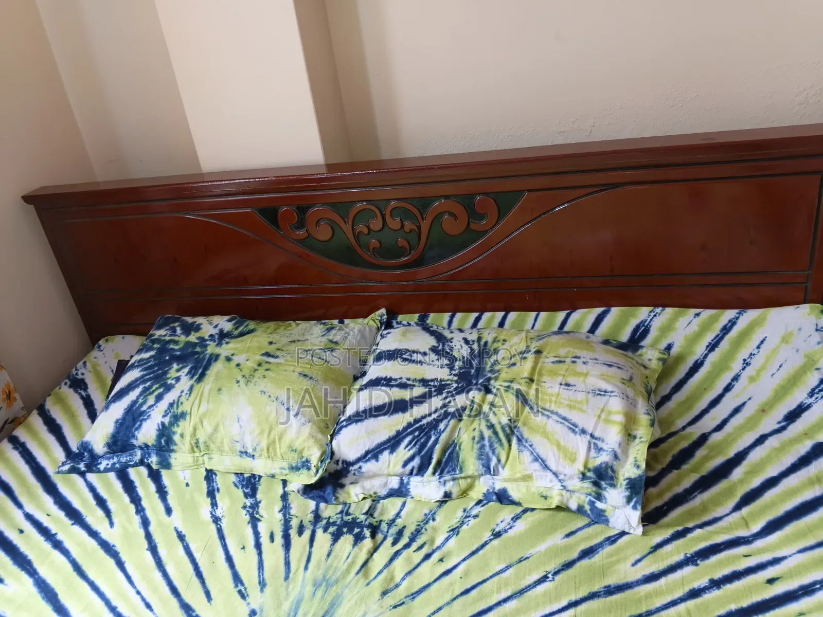 Double Bed (6×7 Foot) Lacquered Wood