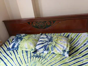 Double Bed (6×7 Foot) Lacquered Wood