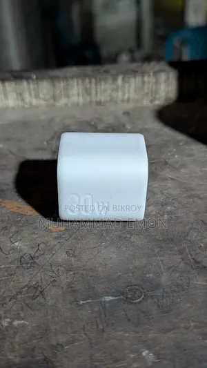 আঙ্কার চার্জার ৩০ডব্লিউ অনেক ভালো মানের একটা চার্জার মিনিটে ২% চার্জ হয়