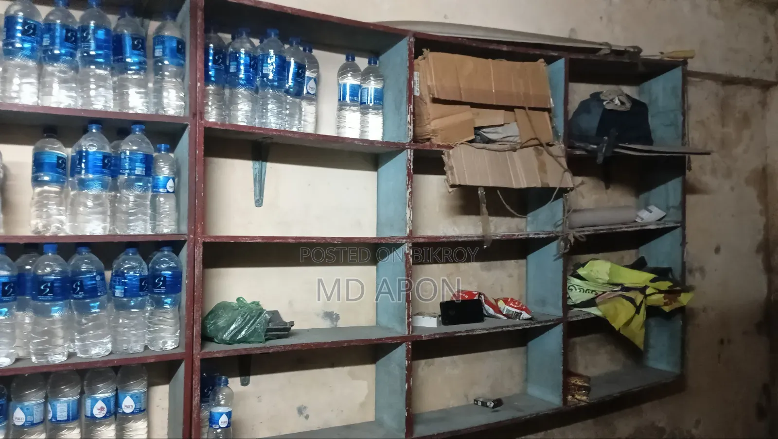 দোকানের রেক এবং অন্যান্য আসবাবপত্র