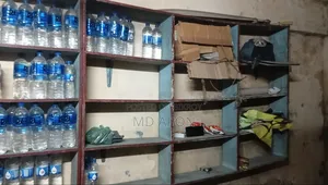 দোকানের রেক এবং অন্যান্য আসবাবপত্র