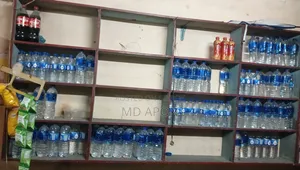 দোকানের রেক এবং অন্যান্য আসবাবপত্র