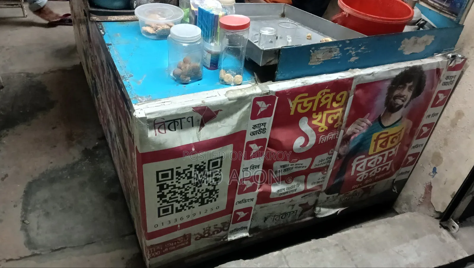 দোকানের রেক এবং অন্যান্য আসবাবপত্র