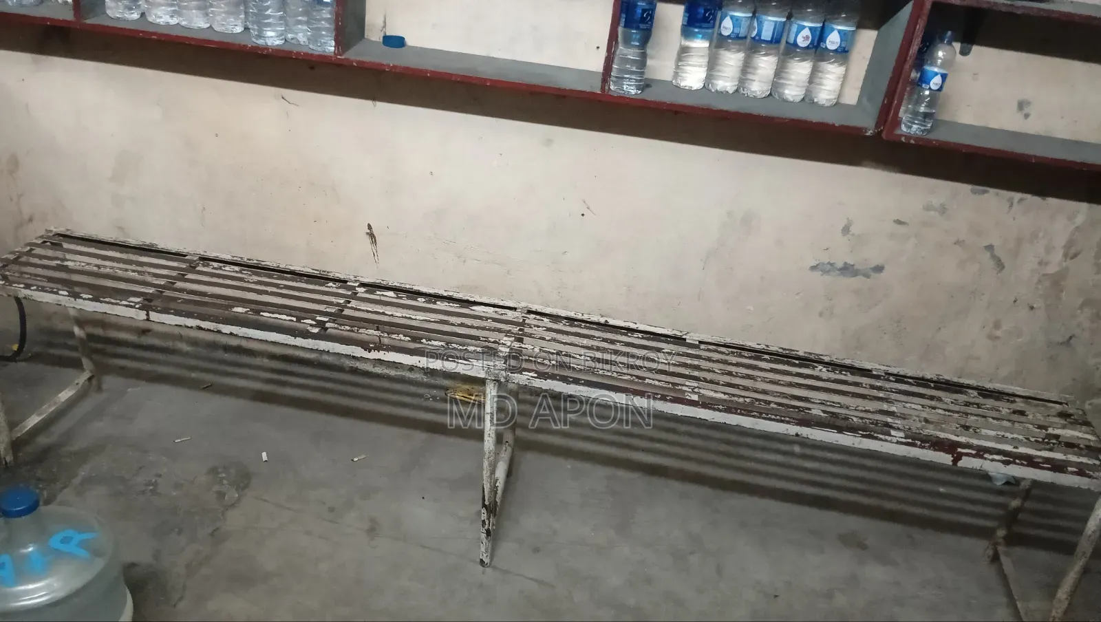 দোকানের রেক এবং অন্যান্য আসবাবপত্র