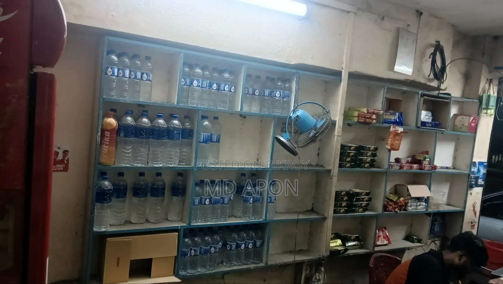দোকানের রেক এবং অন্যান্য আসবাবপত্র