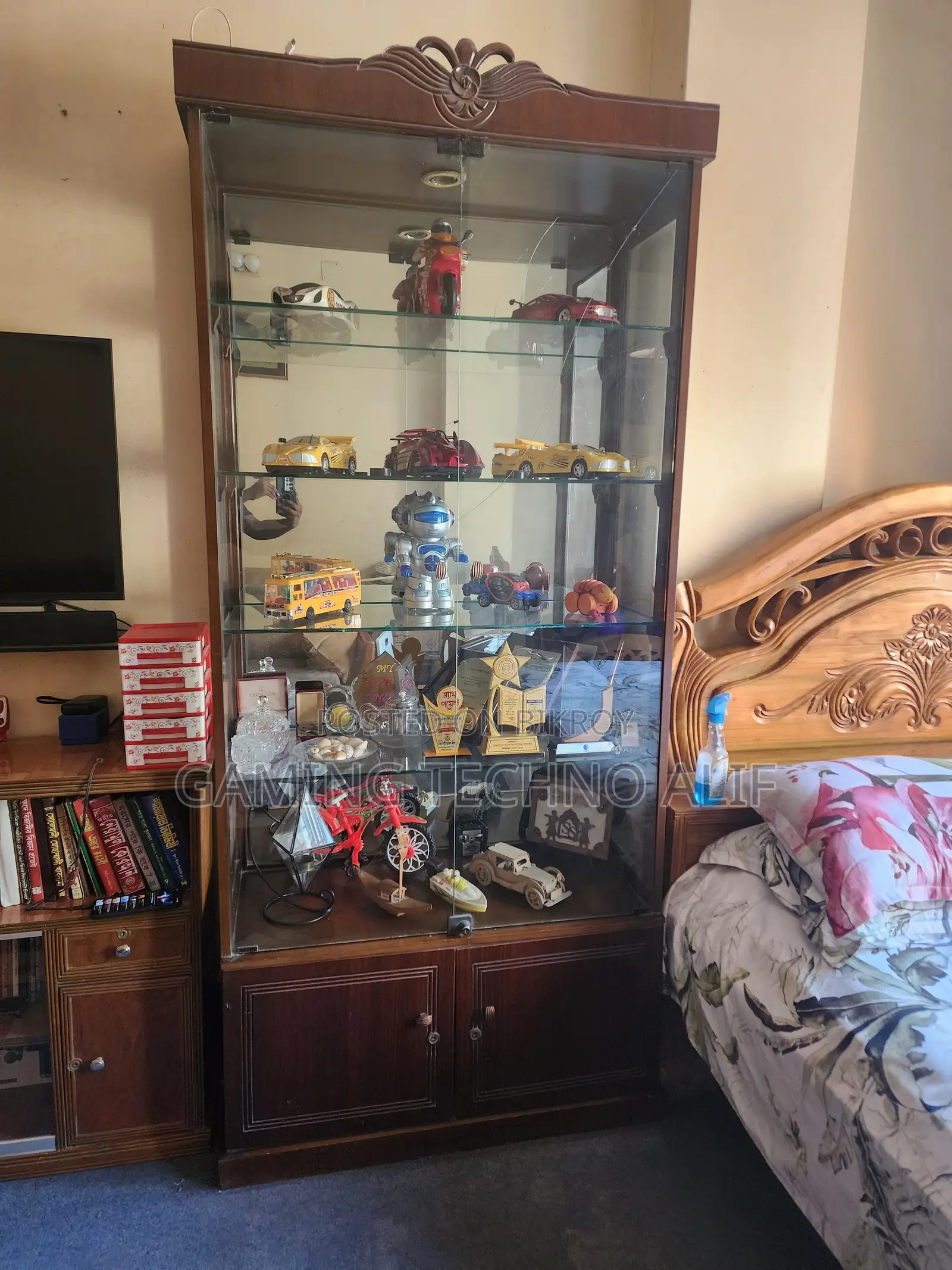 Original Malaysian Oak Wood Showcase