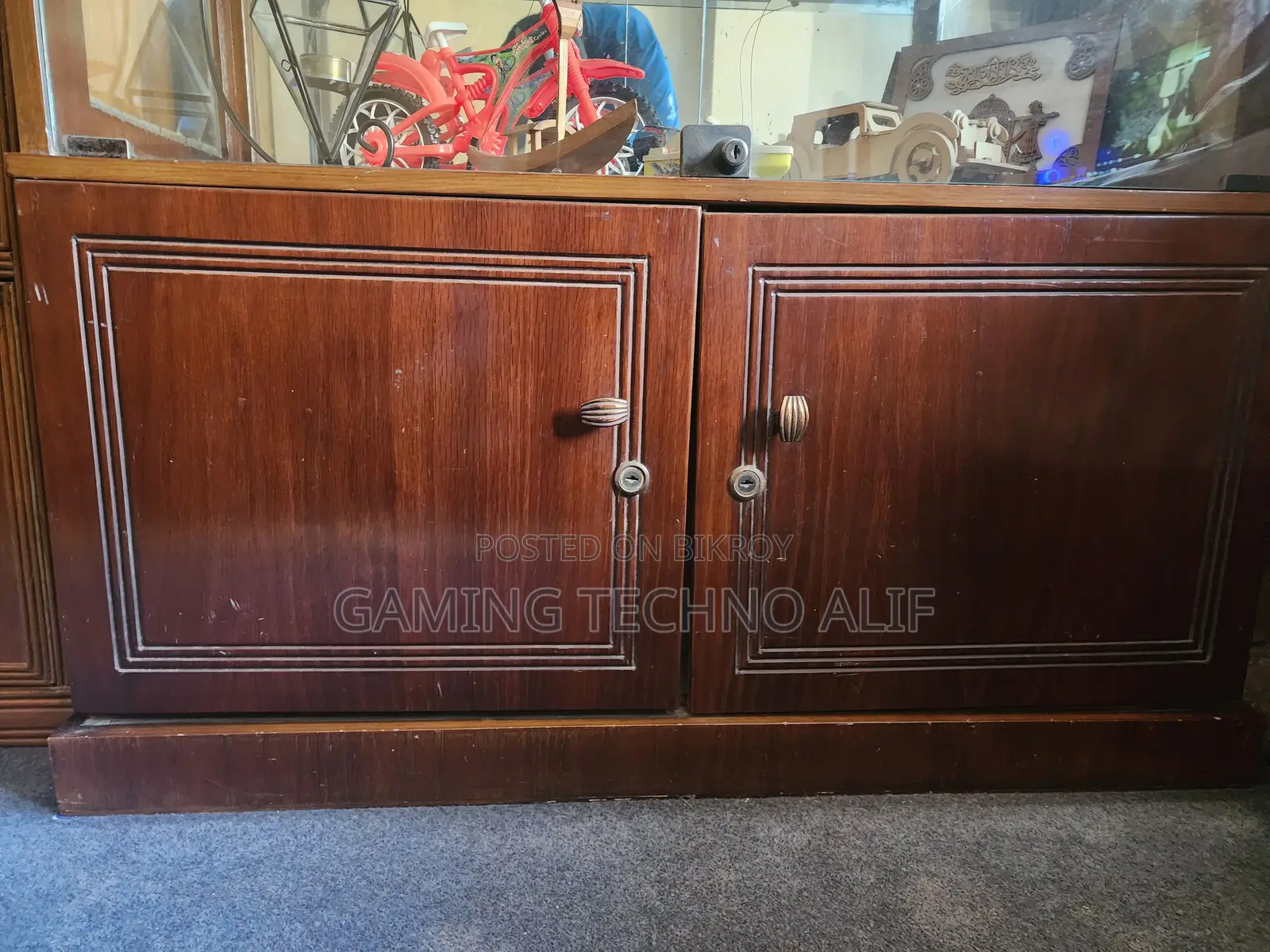 Original Malaysian Oak Wood Showcase