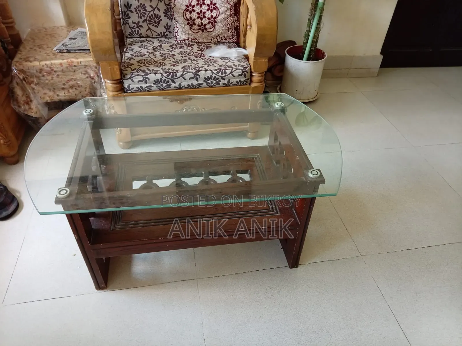 Fresh Divan and Tea Table