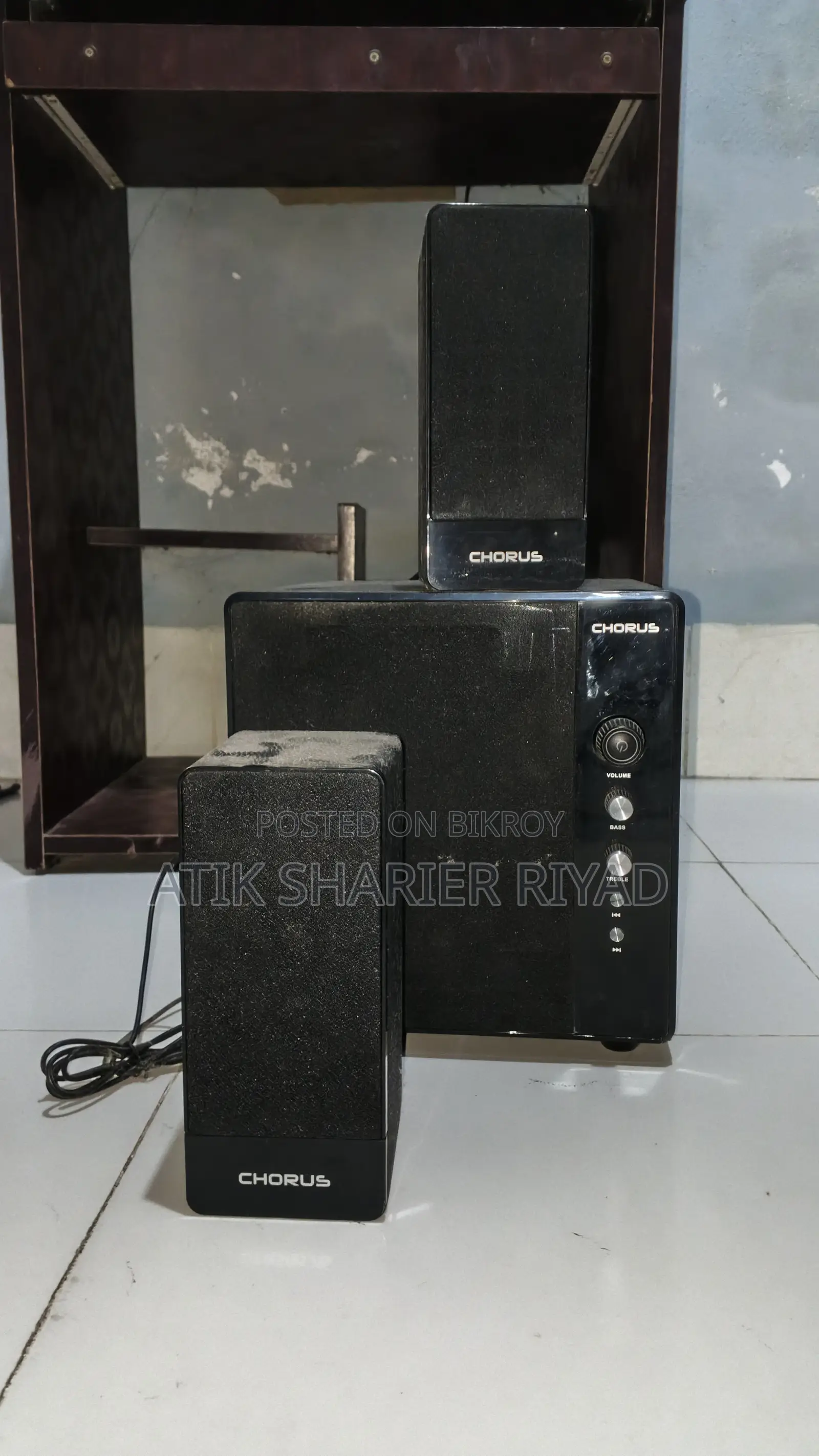 Wallton Very beautiful sound box. Brand new. 2 months old