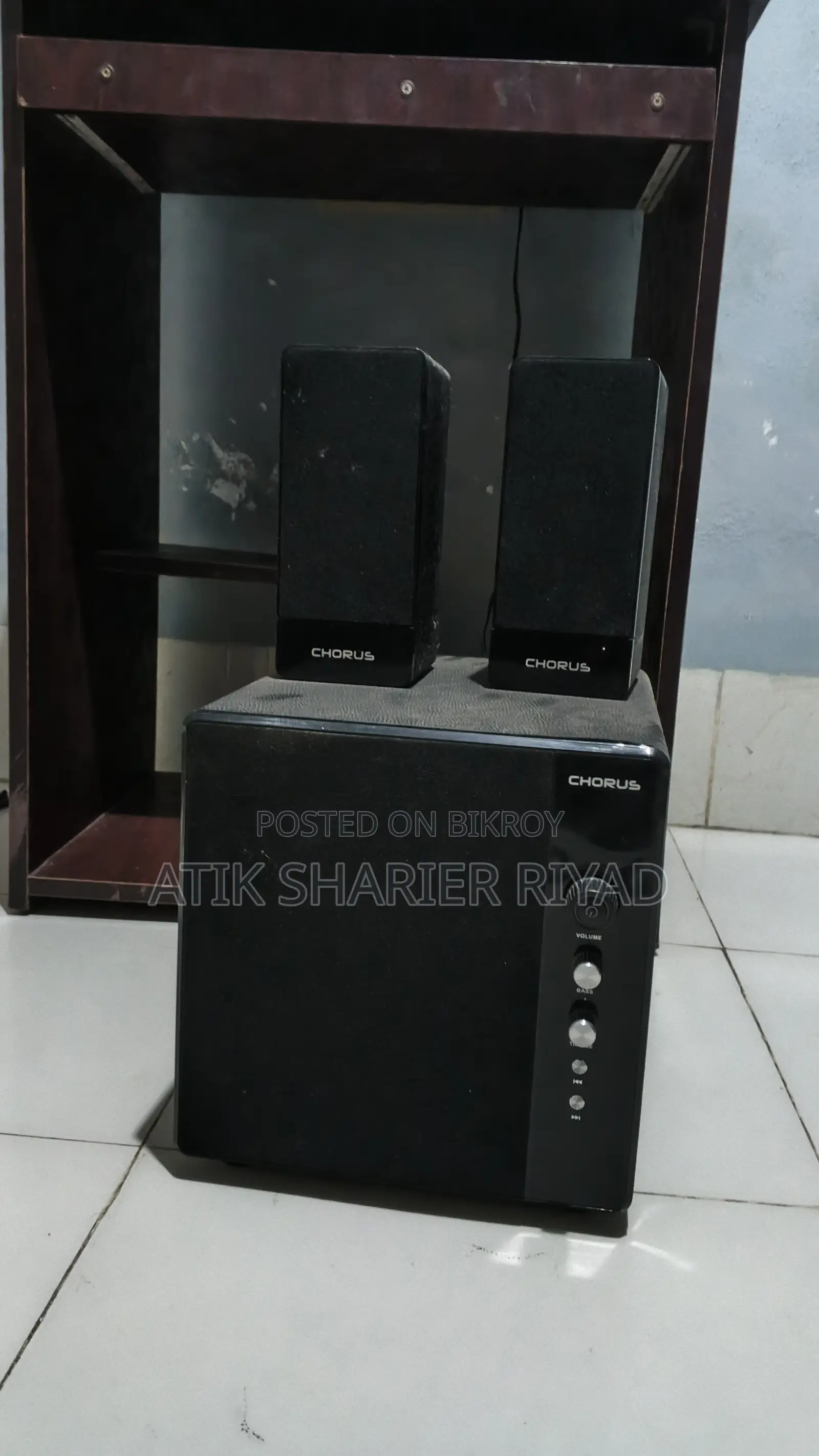 Wallton Very beautiful sound box. Brand new. 2 months old