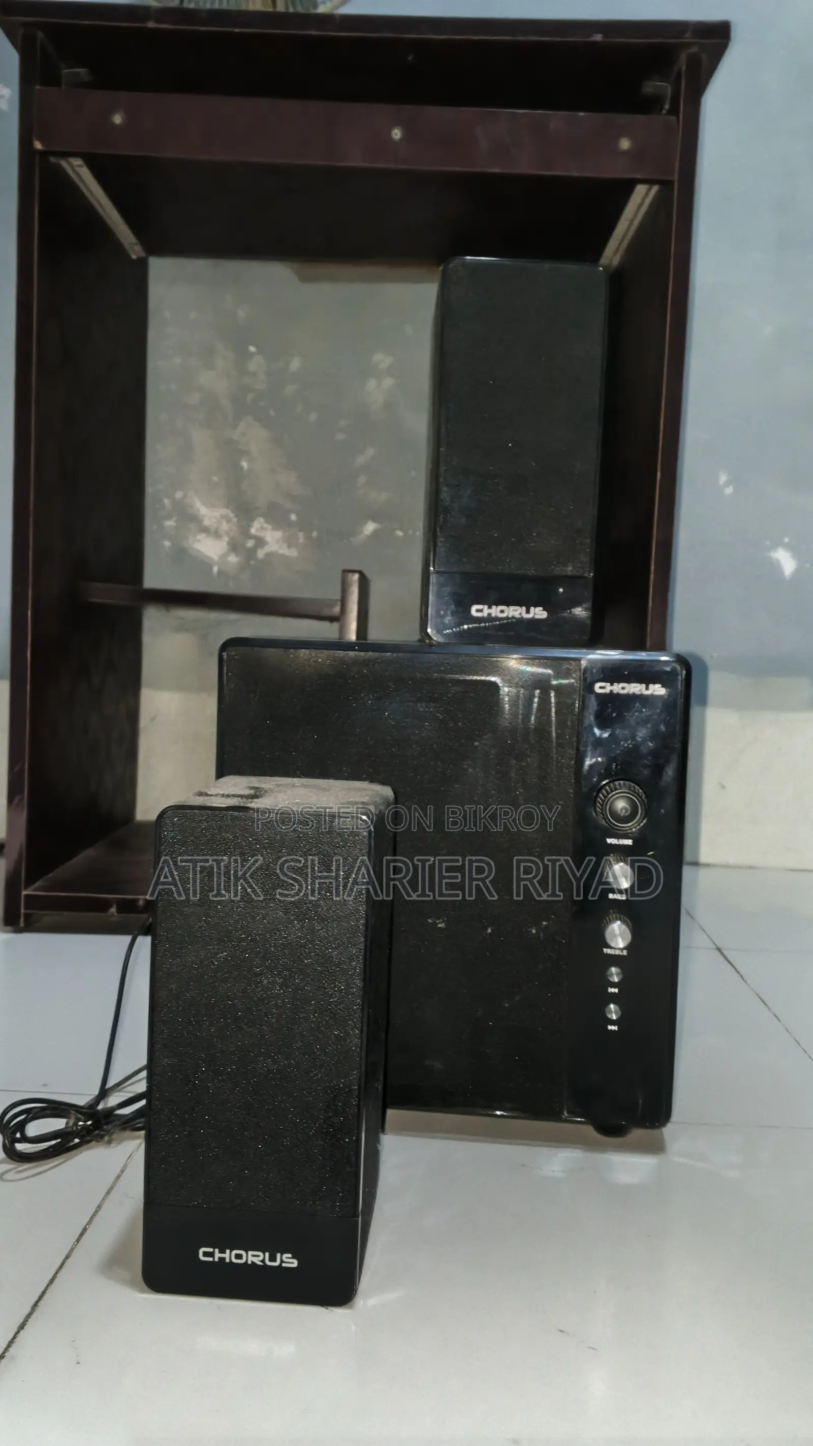 Wallton Very beautiful sound box. Brand new. 2 months old