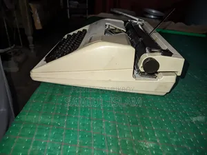 Olimpia Karina2 Typewriter Sell With Full Suitcase