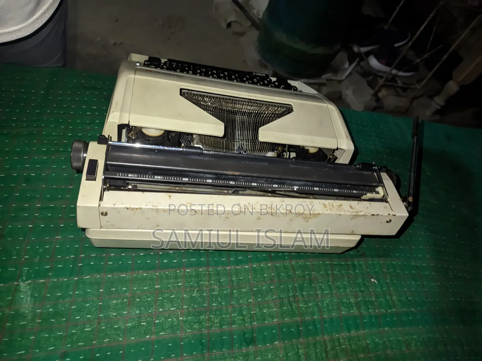 Olimpia Karina2 Typewriter Sell With Full Suitcase