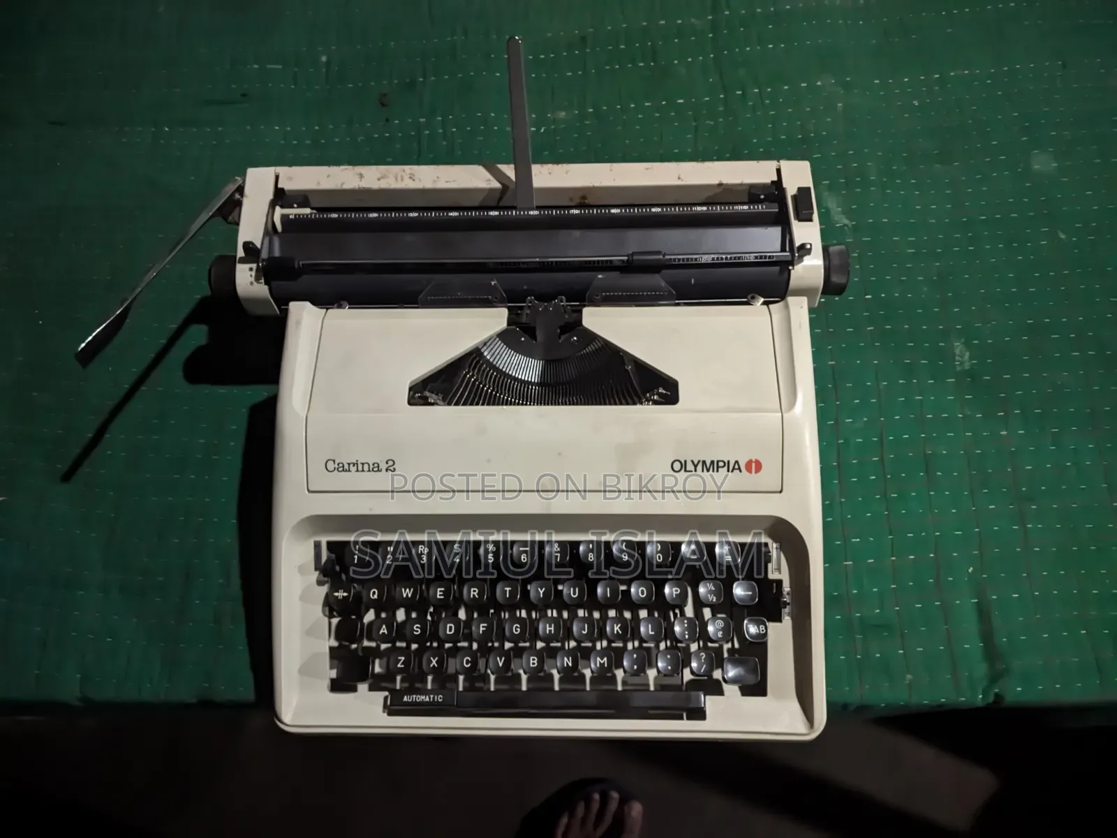 Olimpia Karina2 Typewriter Sell With Full Suitcase
