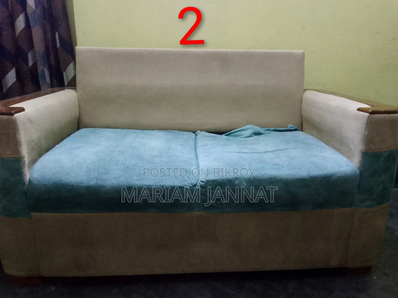 2+2 Sofa Set With 4 Pillows Has A Slight Issue, You Will Understand If You Look At The Pictures