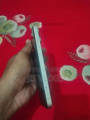 অ্যাপল আইফোন এক্সআর ১২৮ জিবি হোয়াইট