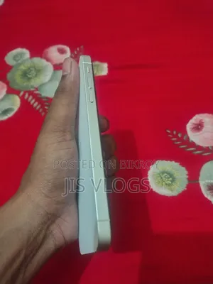 অ্যাপল আইফোন এক্সআর ১২৮ জিবি হোয়াইট