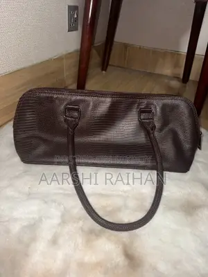 আড়ং জেনুইন লেদার ব্যাগ
