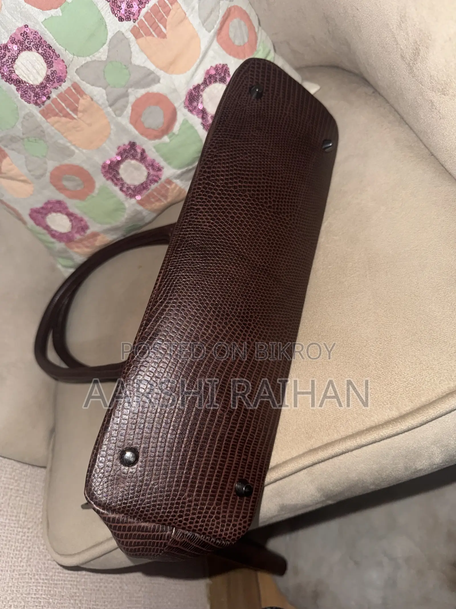 আড়ং জেনুইন লেদার ব্যাগ