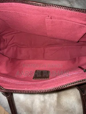 আড়ং জেনুইন লেদার ব্যাগ