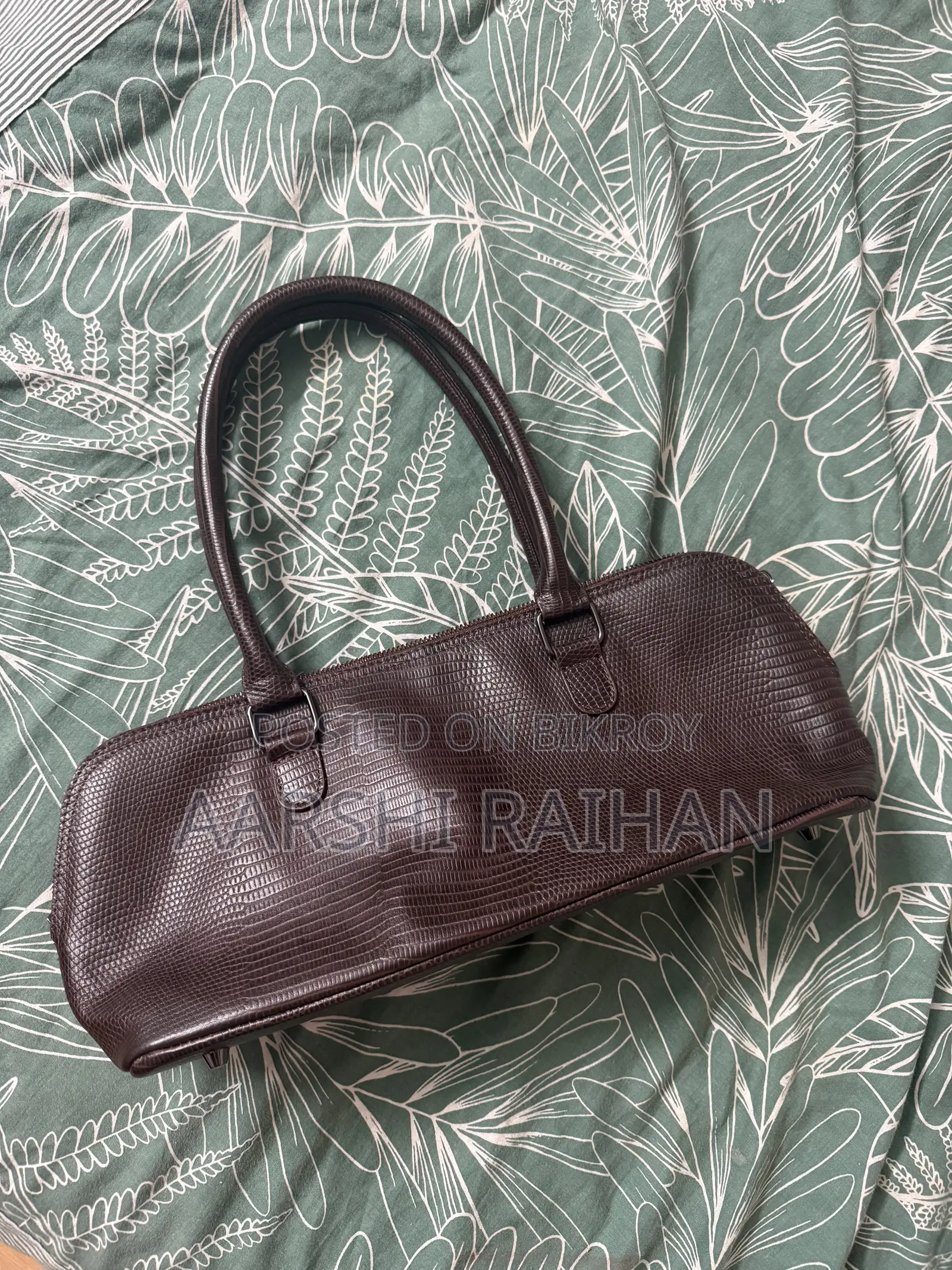 আড়ং জেনুইন লেদার ব্যাগ